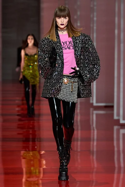Look 49